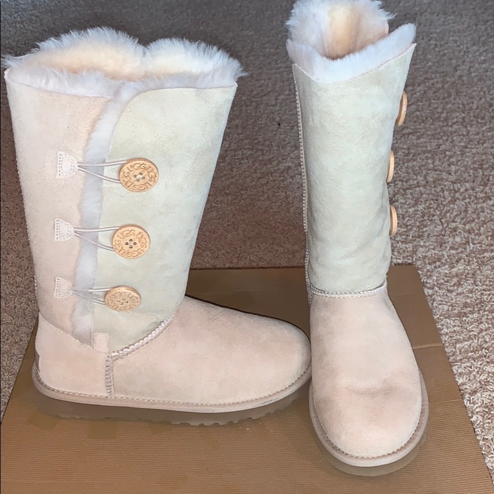 UGG W Bailey Button Triplett Sand Color Boots